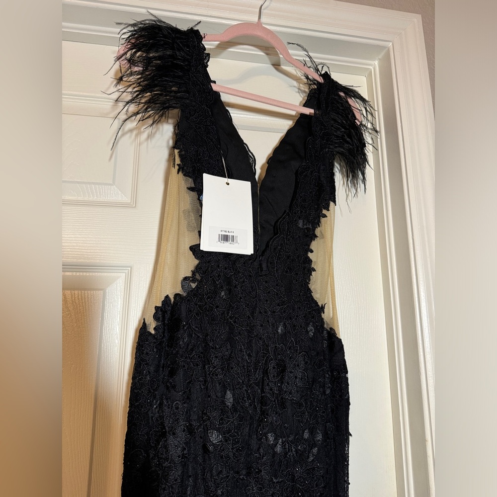 Mac Duggal FEATHER CAP SLEEVE LACE GOWN size 6 style 67782. Black - Picture 13 of 14